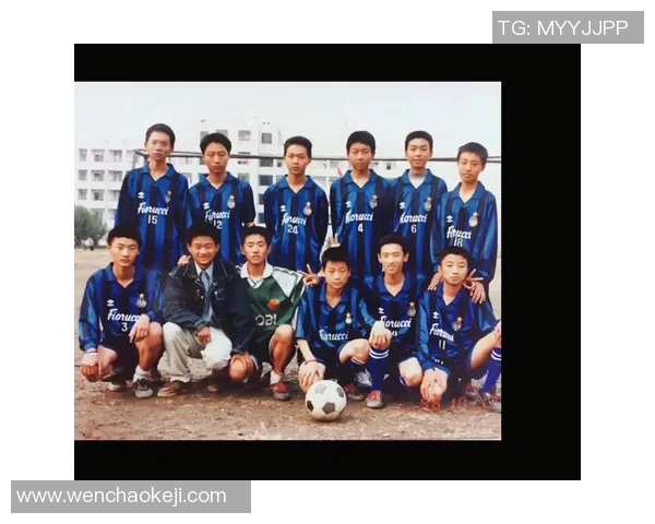 足球李哲的传奇之路：从草根球员到职业联赛明星的奋斗故事